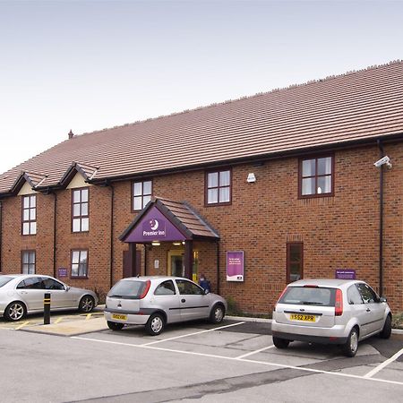 Premier Inn Crewe Central Exterior foto