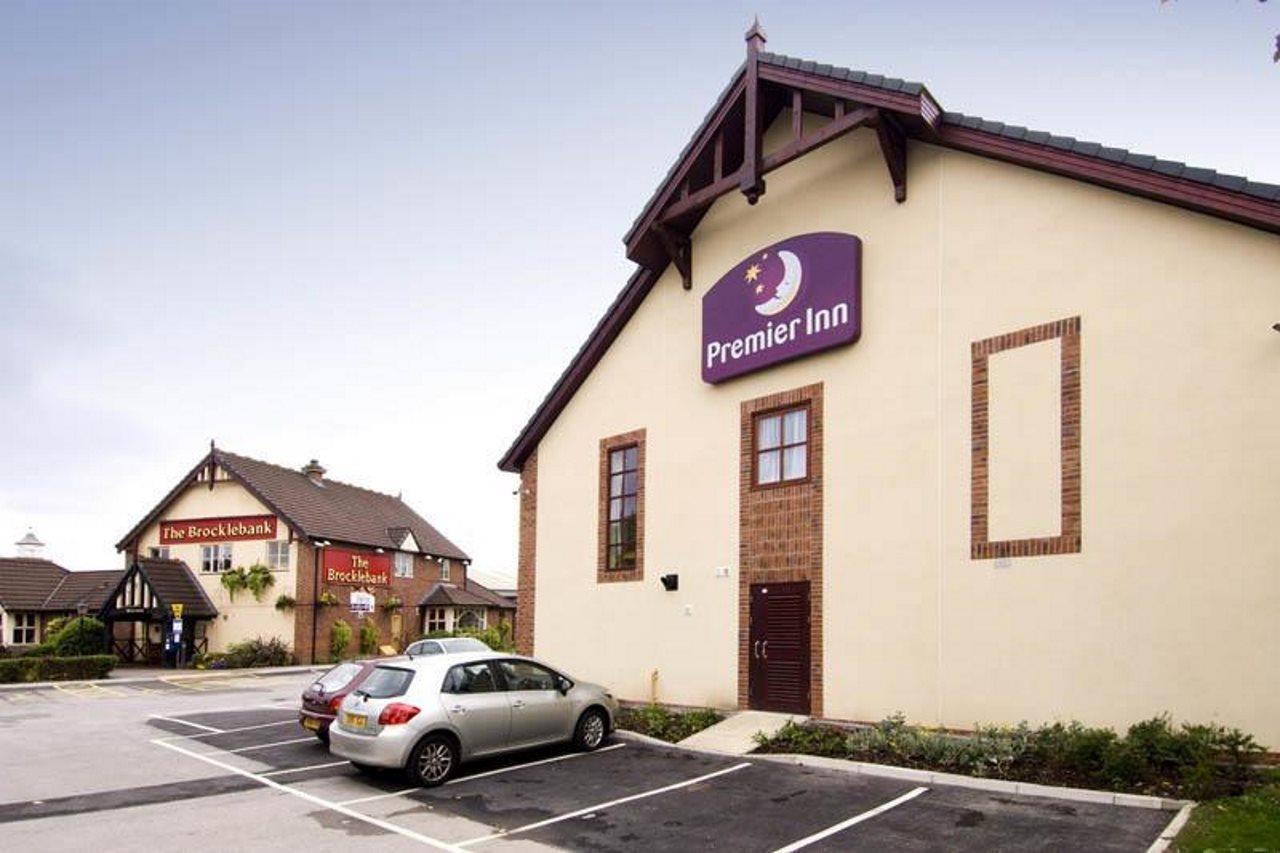 Premier Inn Crewe Central Exterior foto