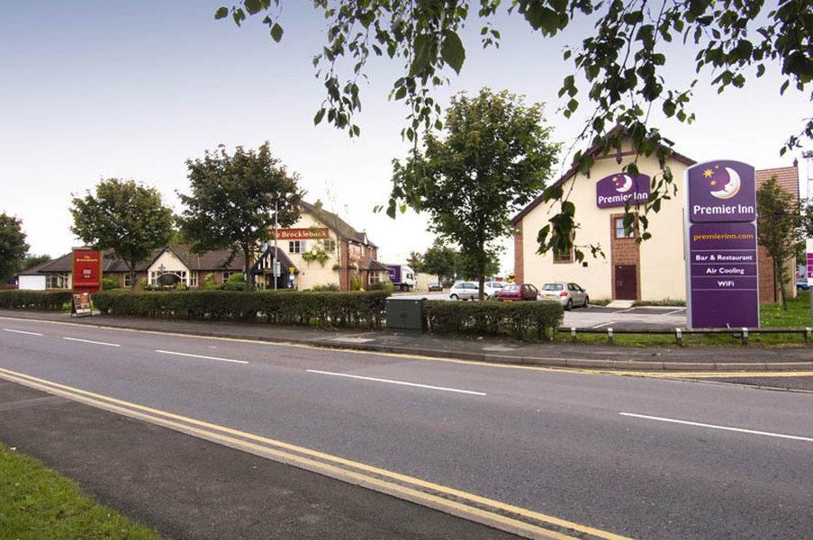 Premier Inn Crewe Central Exterior foto